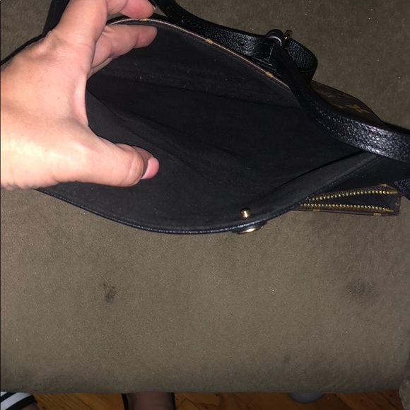 Louis Vuitton crossbody - Picture 6 of 8